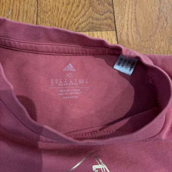 Adidas T-Shirt Women's XS Burgundy with Gold Logo Casual Short Sleeve - Picture 3 of 4